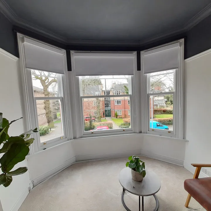 Made-to-measure roller blind fitted to a window